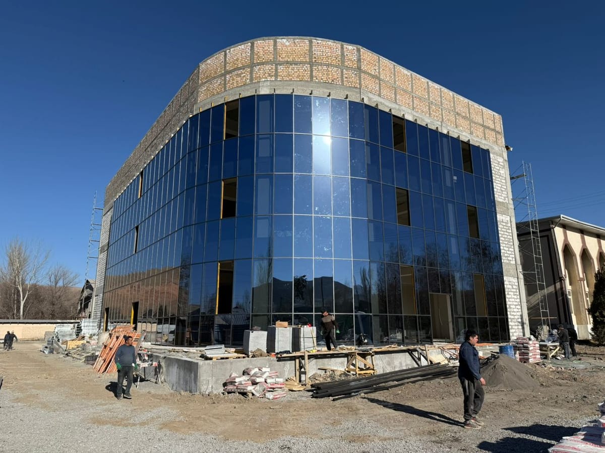 Кара-Кулжада  коомдук маданий борбордун курулушу жүрүп жатат