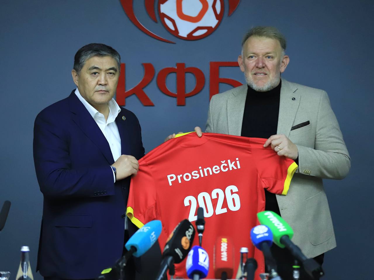 Роберт Просинечки футбол боюнча улуттук кураманын башкы машыктыруучусу болду